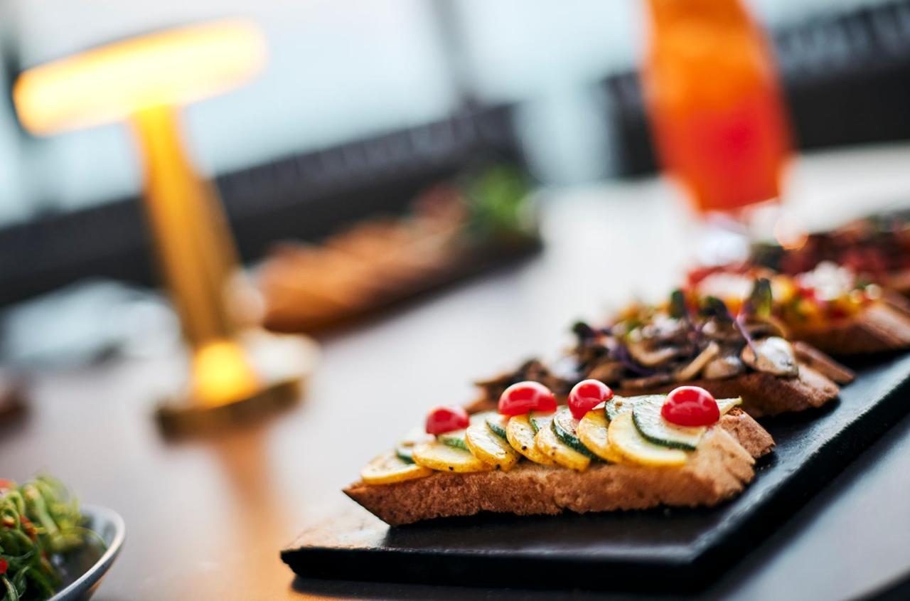 Hyatt Place Jaipur Malviya Nagar מראה חיצוני תמונה A selection of tapas