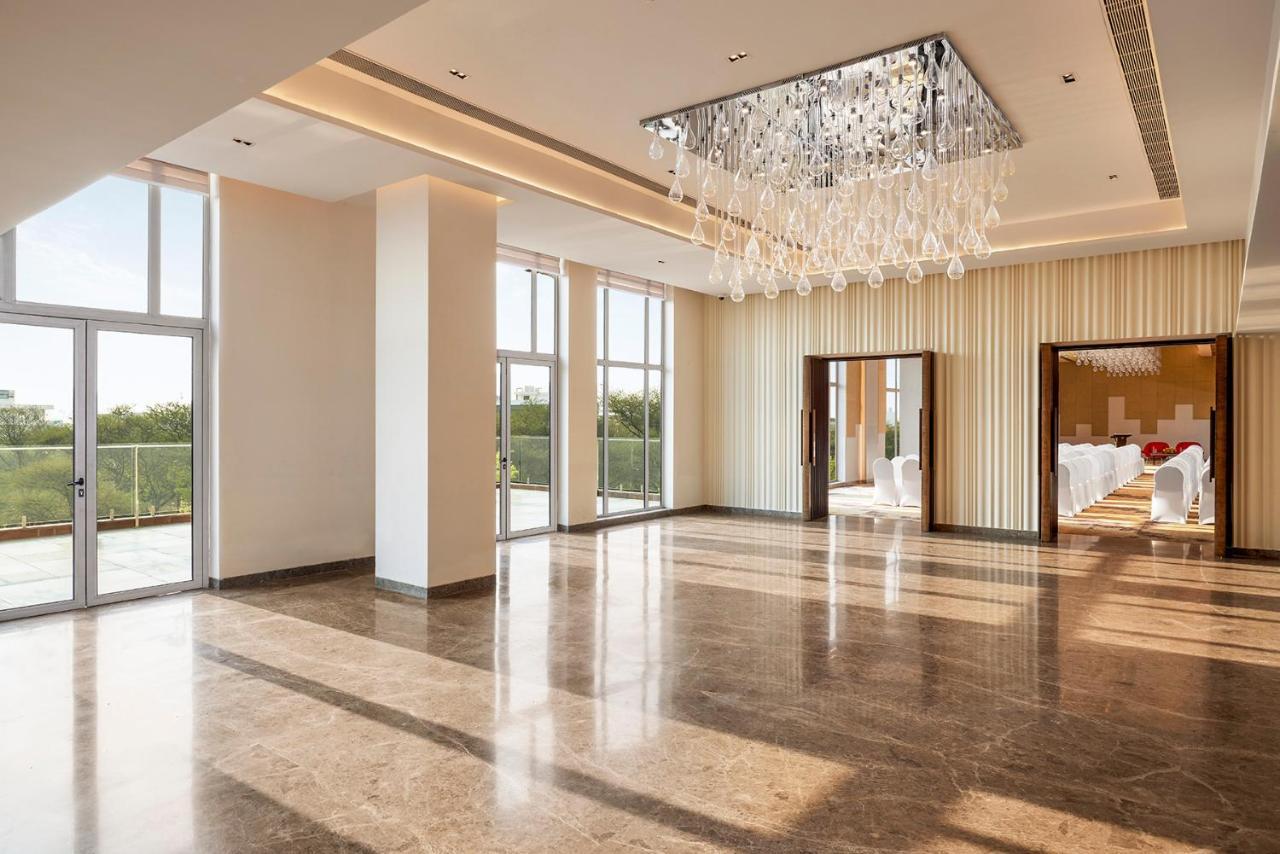 Hyatt Place Jaipur Malviya Nagar מראה חיצוני תמונה The interior of the hotel